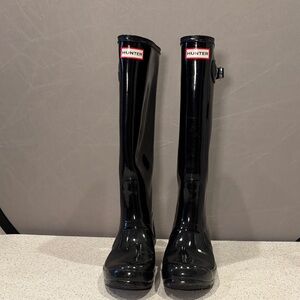 Hunter Glossy Black Rainboots